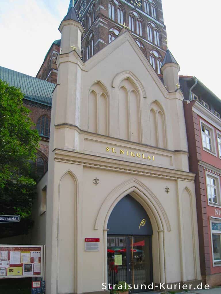 Nikolaikircheportal am Alten Markt Stralsund Nikolaikircheportal am Alten Markt Stralsund