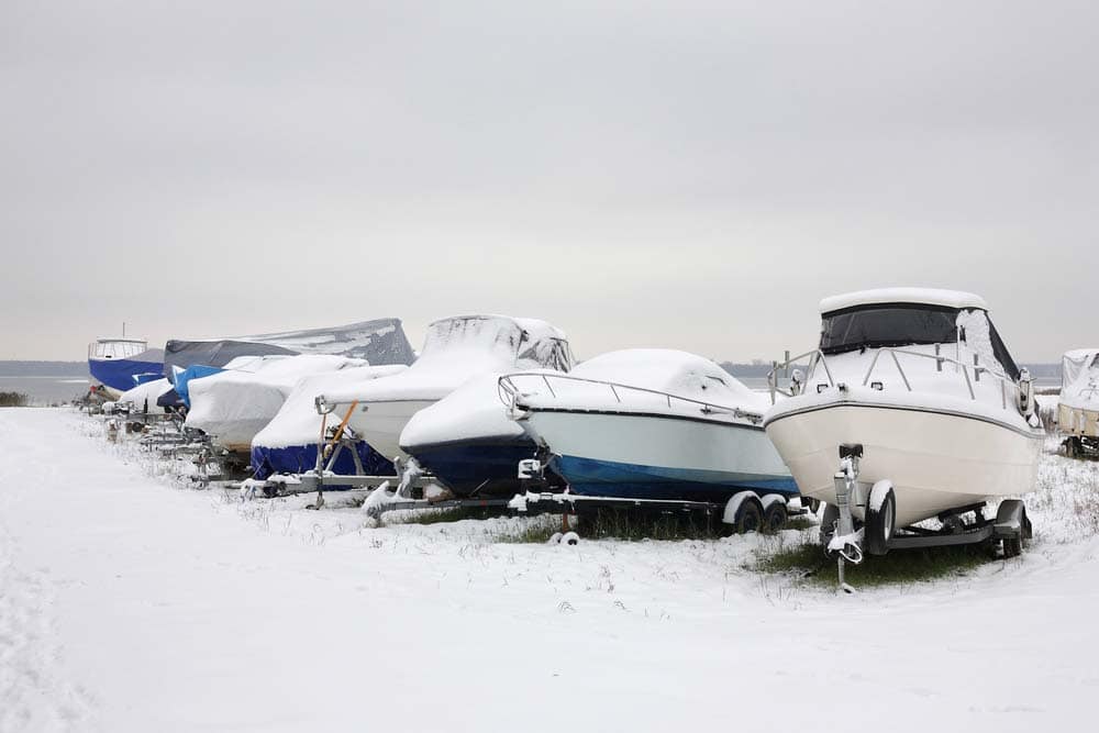 Boot optimal auf den Winter vorbereiten: Tipps für Motor- und Segelboote