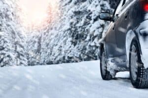 Checkliste für Autofahrer im Winter: Sicher unterwegs bei Schnee und Eis